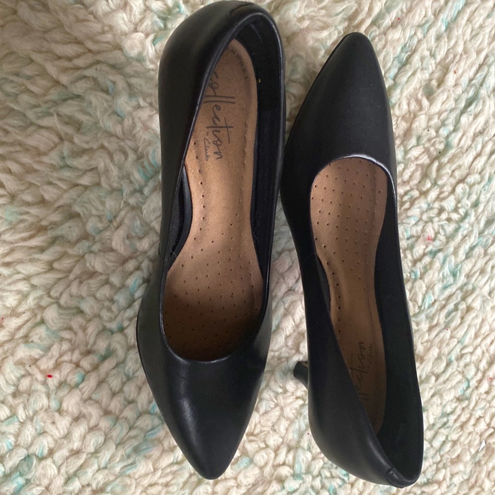 Black dress shoes